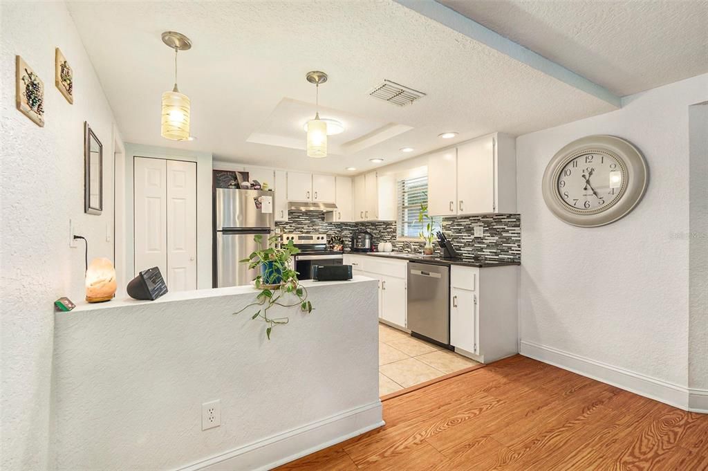 For Sale: $265,000 (3 beds, 2 baths, 1191 Square Feet)