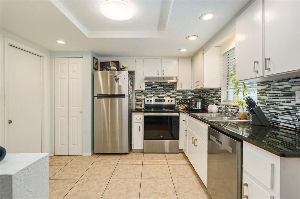 For Sale: $265,000 (3 beds, 2 baths, 1191 Square Feet)