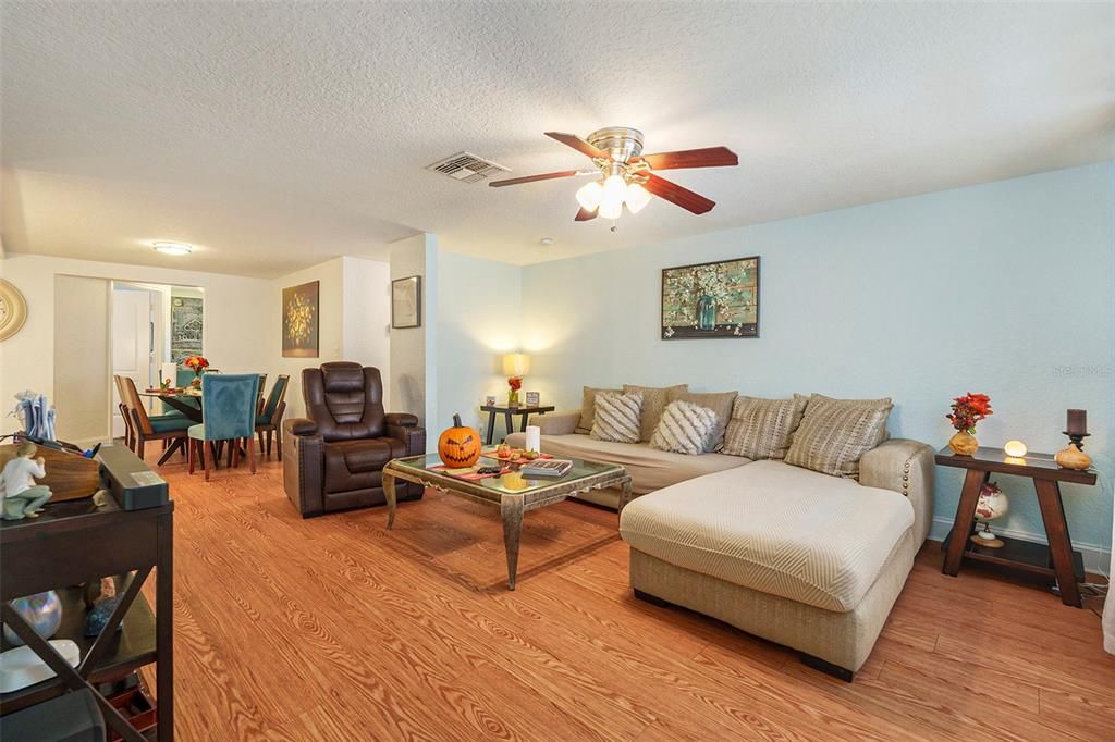 For Sale: $265,000 (3 beds, 2 baths, 1191 Square Feet)