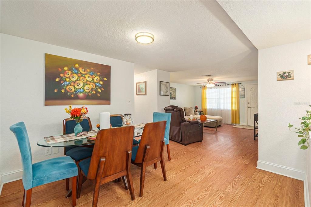 For Sale: $265,000 (3 beds, 2 baths, 1191 Square Feet)