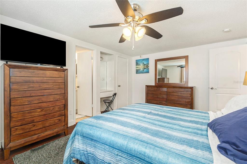 For Sale: $265,000 (3 beds, 2 baths, 1191 Square Feet)