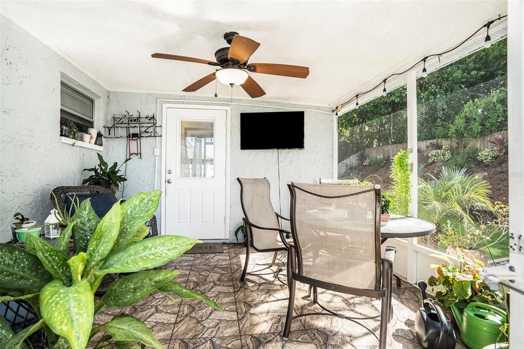 For Sale: $265,000 (3 beds, 2 baths, 1191 Square Feet)