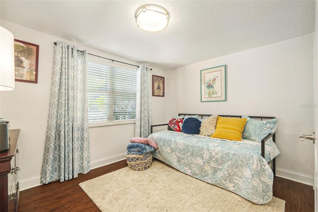 For Sale: $265,000 (3 beds, 2 baths, 1191 Square Feet)