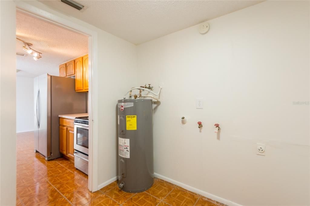 Active With Contract: $395,000 (3 beds, 2 baths, 1176 Square Feet)