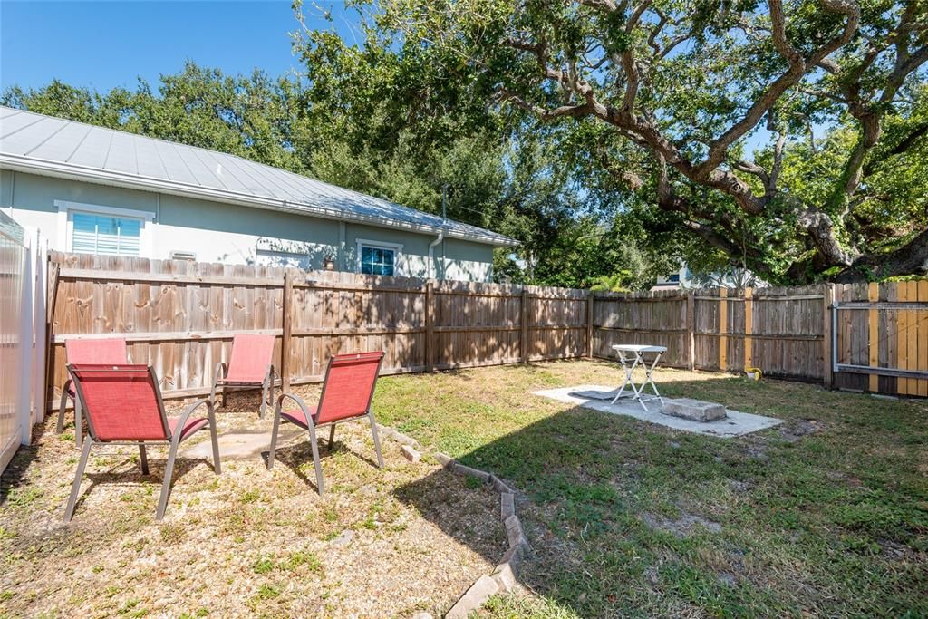 Active With Contract: $395,000 (3 beds, 2 baths, 1176 Square Feet)