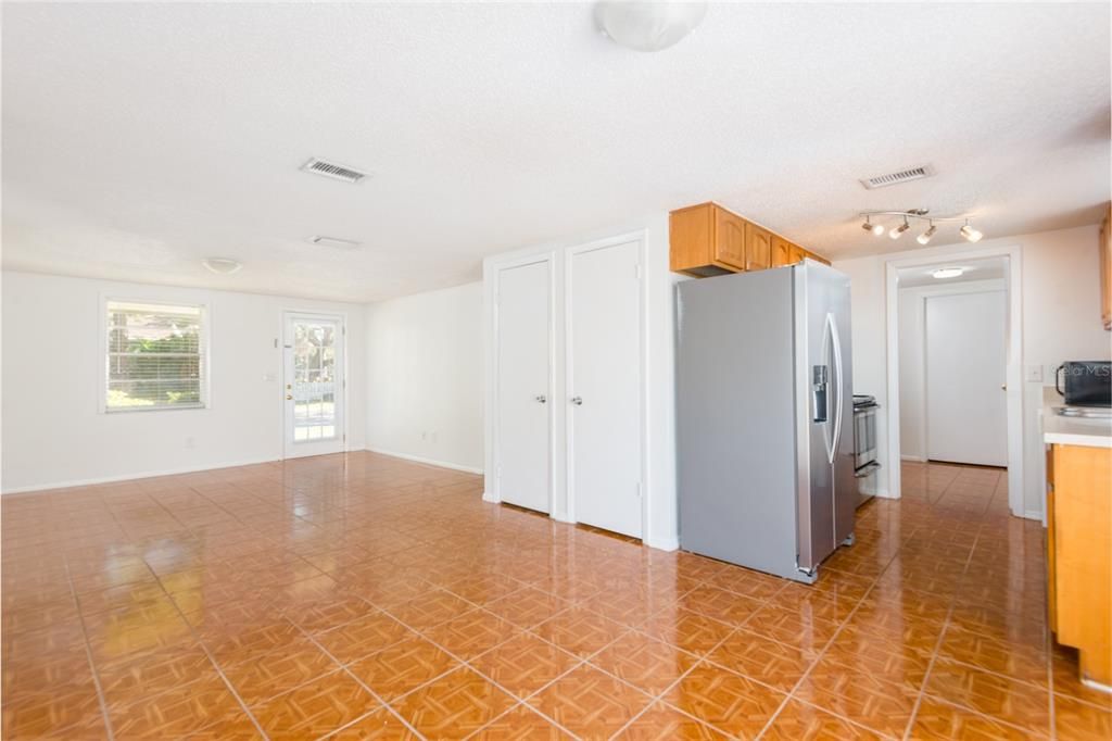 Active With Contract: $395,000 (3 beds, 2 baths, 1176 Square Feet)