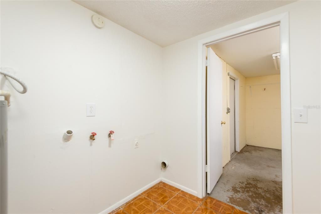 Active With Contract: $395,000 (3 beds, 2 baths, 1176 Square Feet)