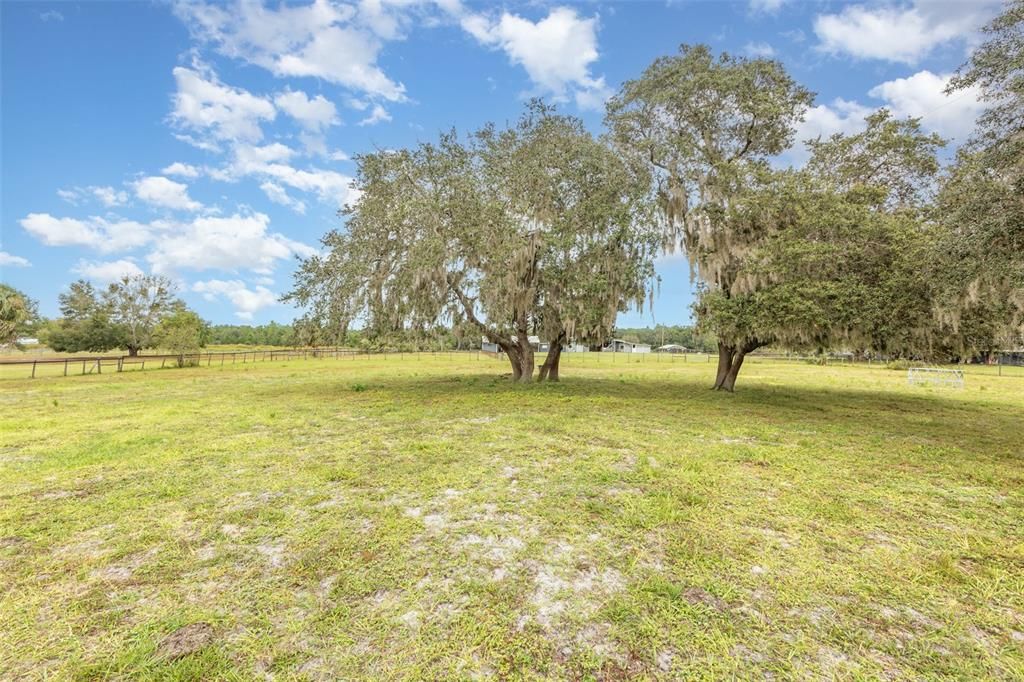 待售: $1,500,000 (10.00 acres)