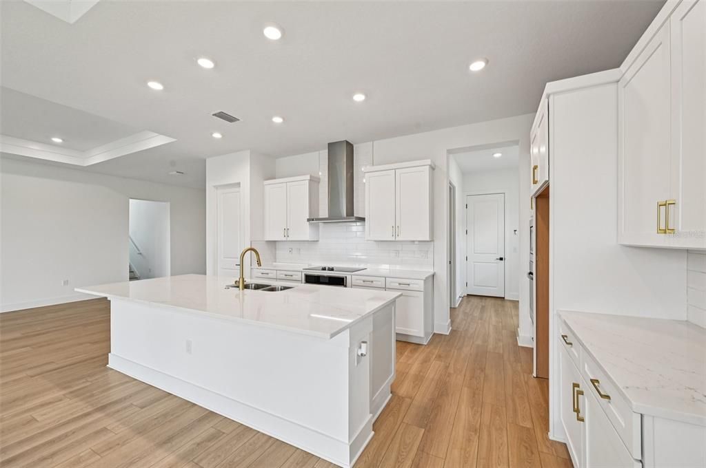 En Venta: $669,990 (5 camas, 3 baños, 3595 Pies cuadrados)