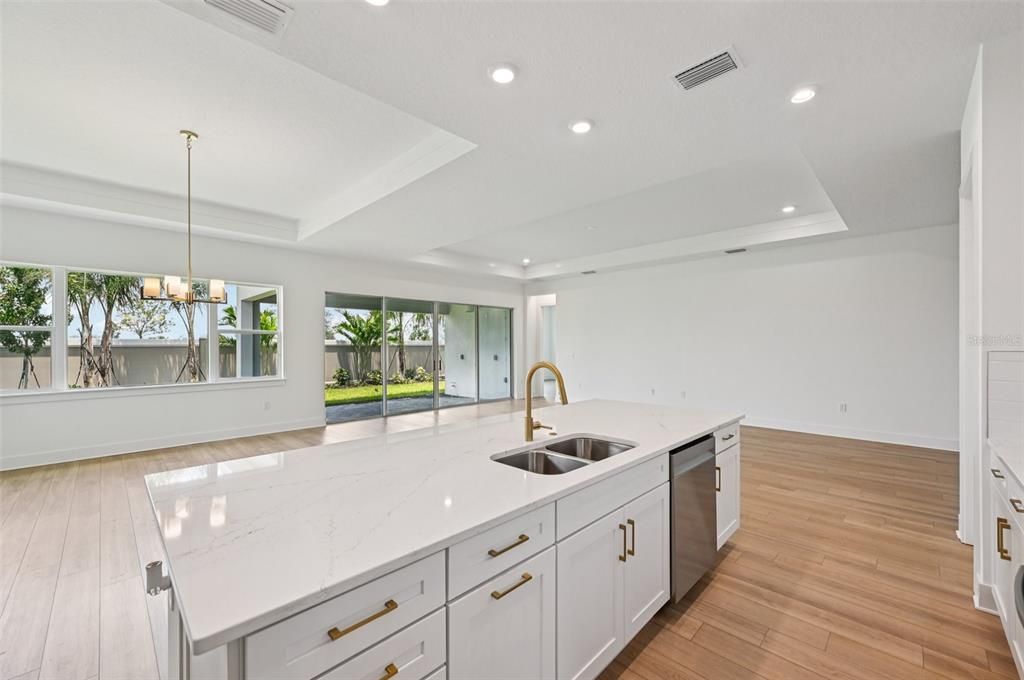 En Venta: $669,990 (5 camas, 3 baños, 3595 Pies cuadrados)