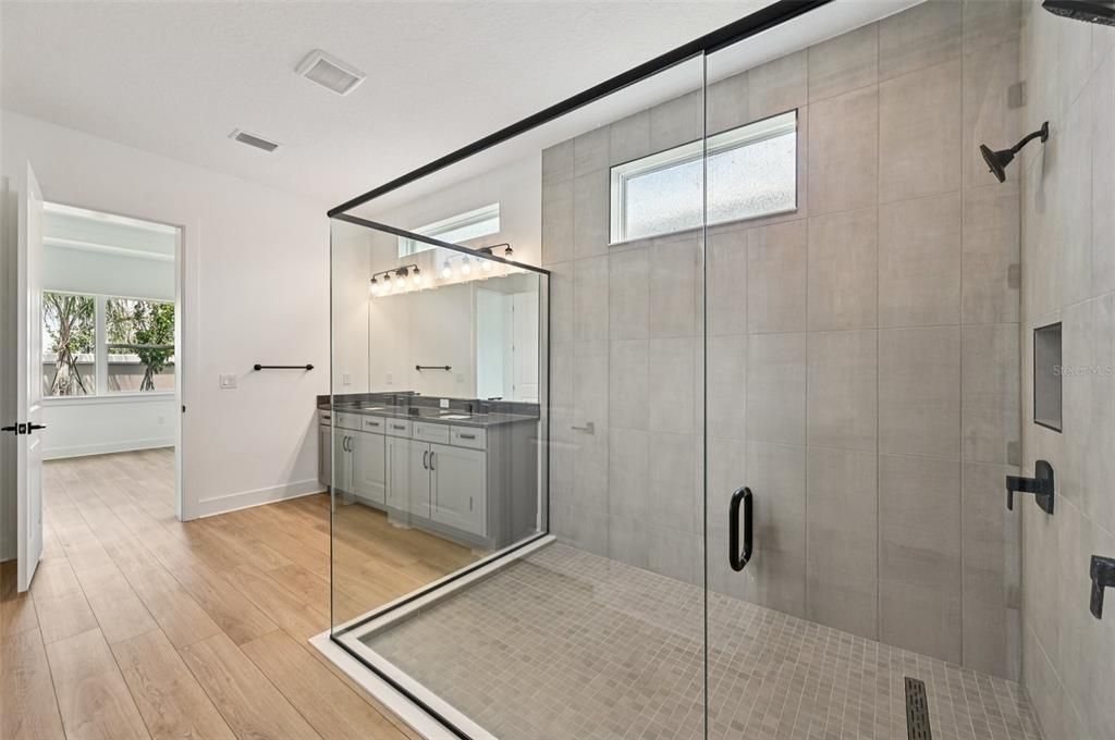 En Venta: $669,990 (5 camas, 3 baños, 3595 Pies cuadrados)