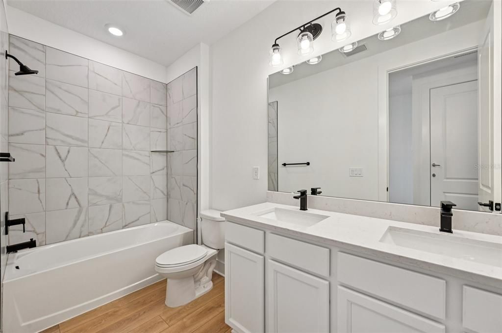 En Venta: $669,990 (5 camas, 3 baños, 3595 Pies cuadrados)