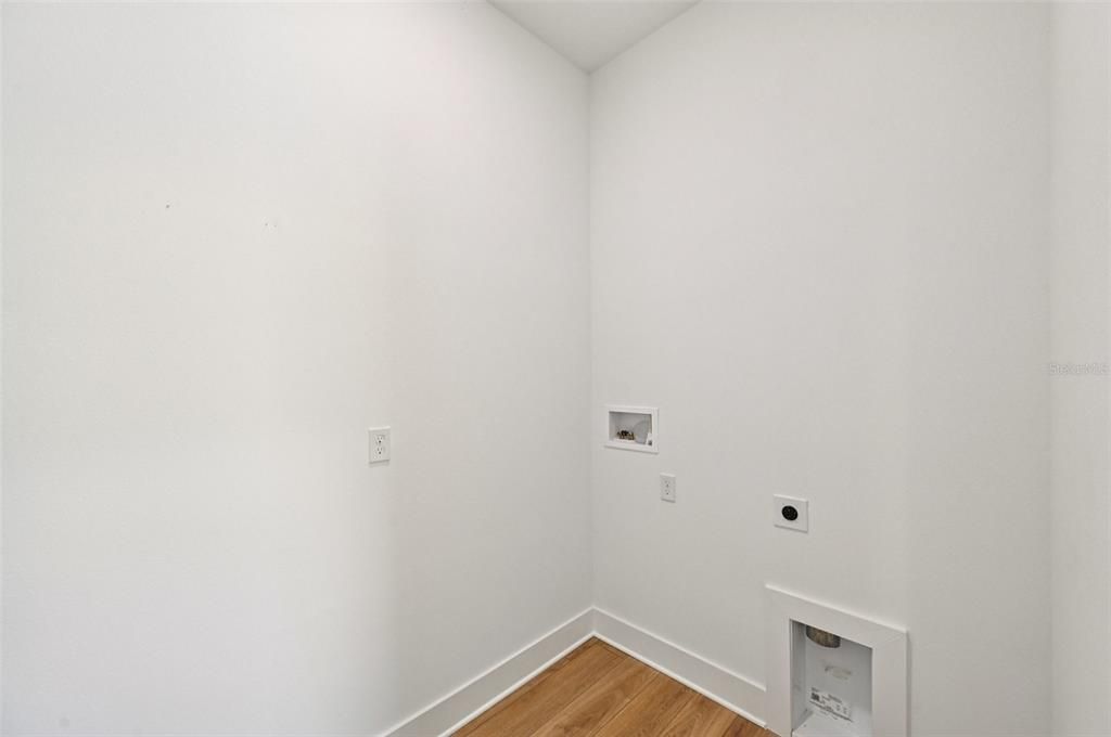 En Venta: $669,990 (5 camas, 3 baños, 3595 Pies cuadrados)