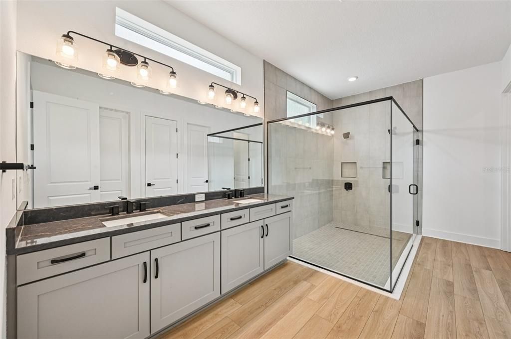 En Venta: $669,990 (5 camas, 3 baños, 3595 Pies cuadrados)