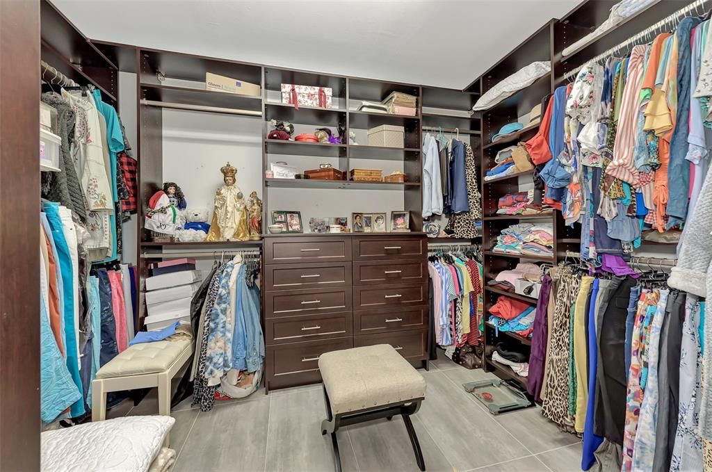 For Sale: $1,425,000 (4 beds, 4 baths, 3884 Square Feet)