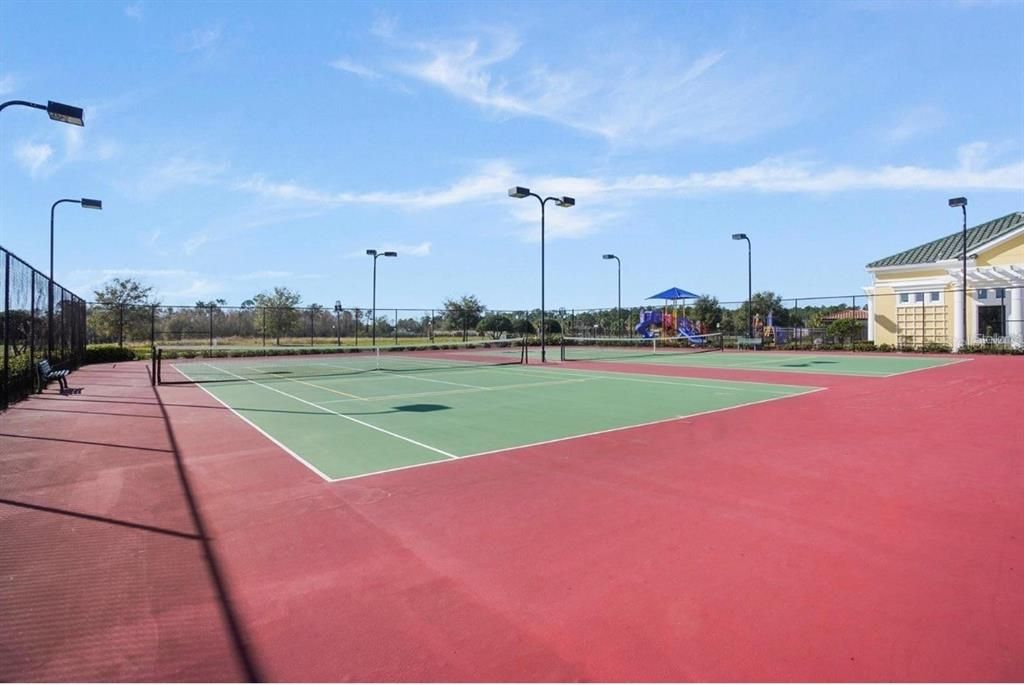 На продажу: $600,000 (5 спален, 3 ванн, 3470 Квадратных фут)