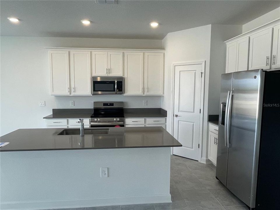 На продажу: $600,000 (5 спален, 3 ванн, 3470 Квадратных фут)