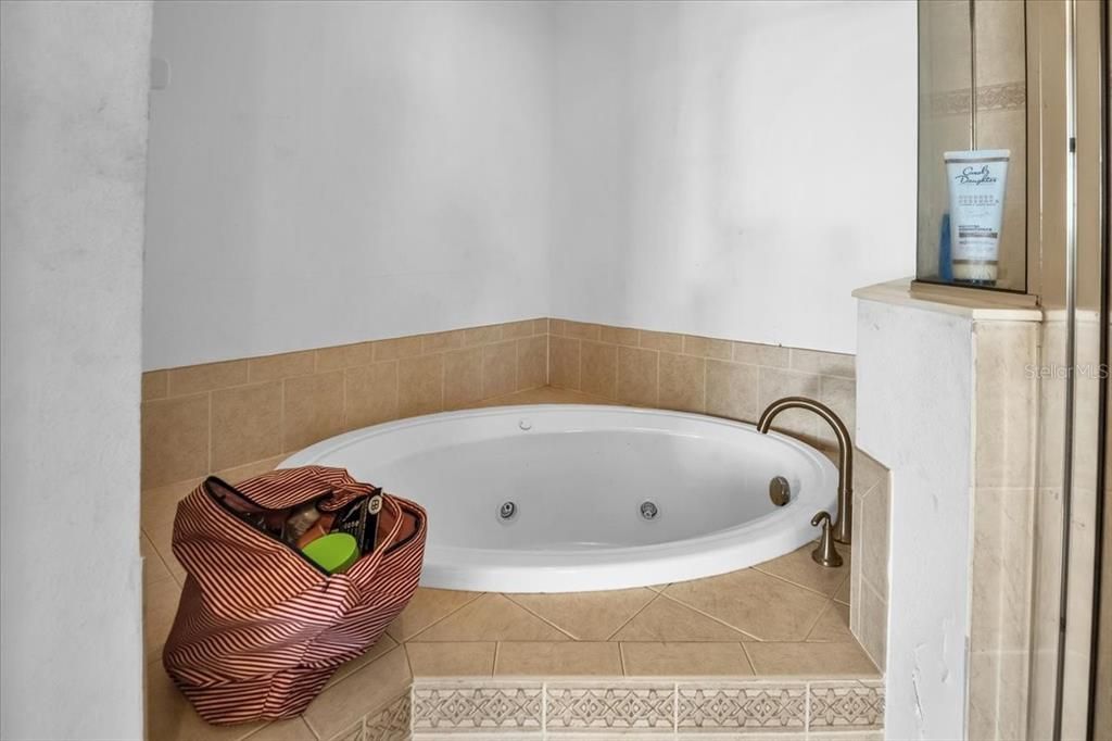 For Sale: $259,000 (3 beds, 2 baths, 1844 Square Feet)