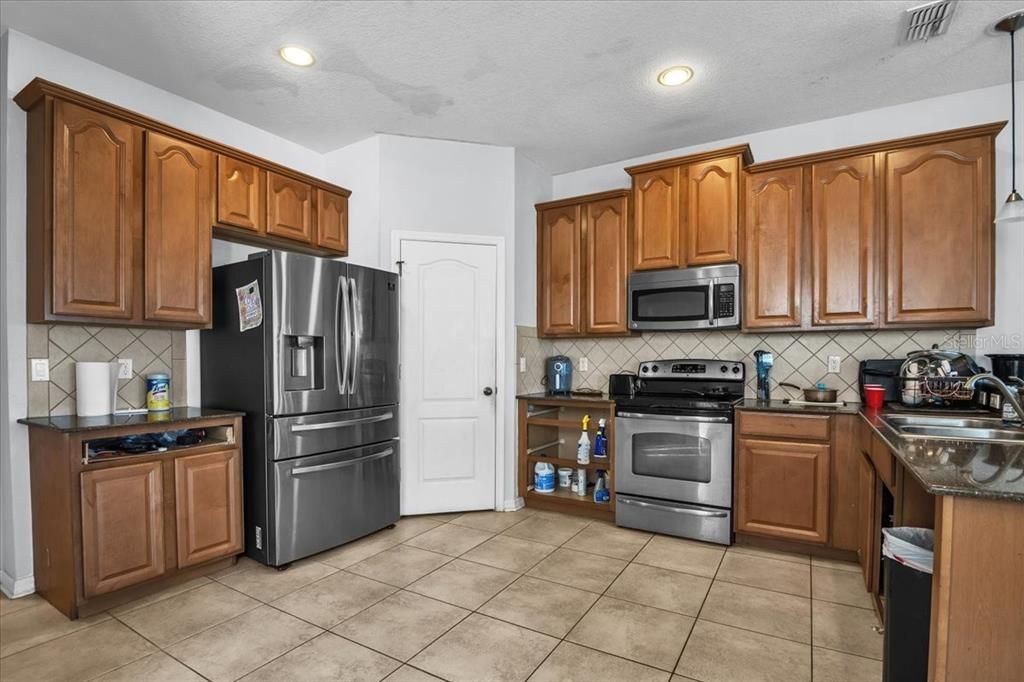 For Sale: $259,000 (3 beds, 2 baths, 1844 Square Feet)