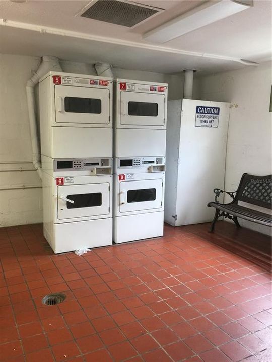 For Sale: $115,000 (1 beds, 1 baths, 760 Square Feet)