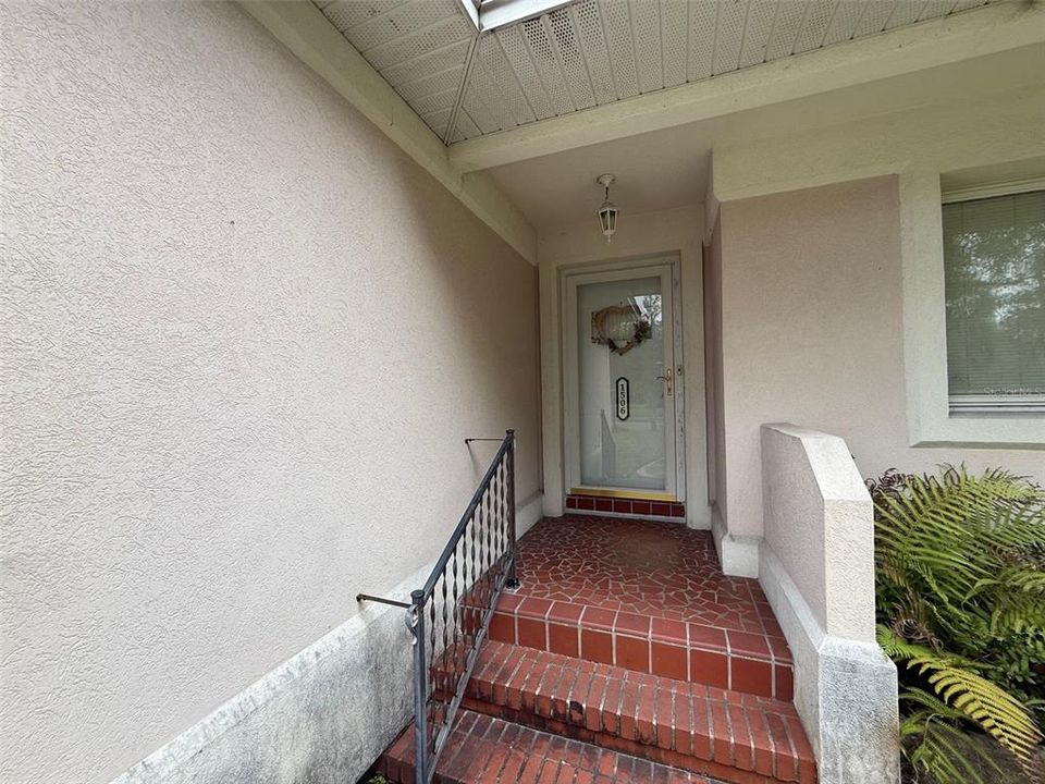 Под контрактом: $400,000 (3 спален, 2 ванн, 3141 Квадратных фут)