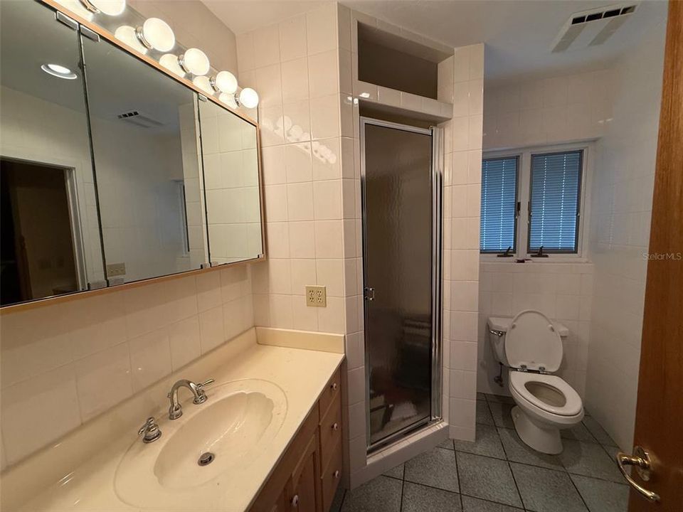 Под контрактом: $400,000 (3 спален, 2 ванн, 3141 Квадратных фут)