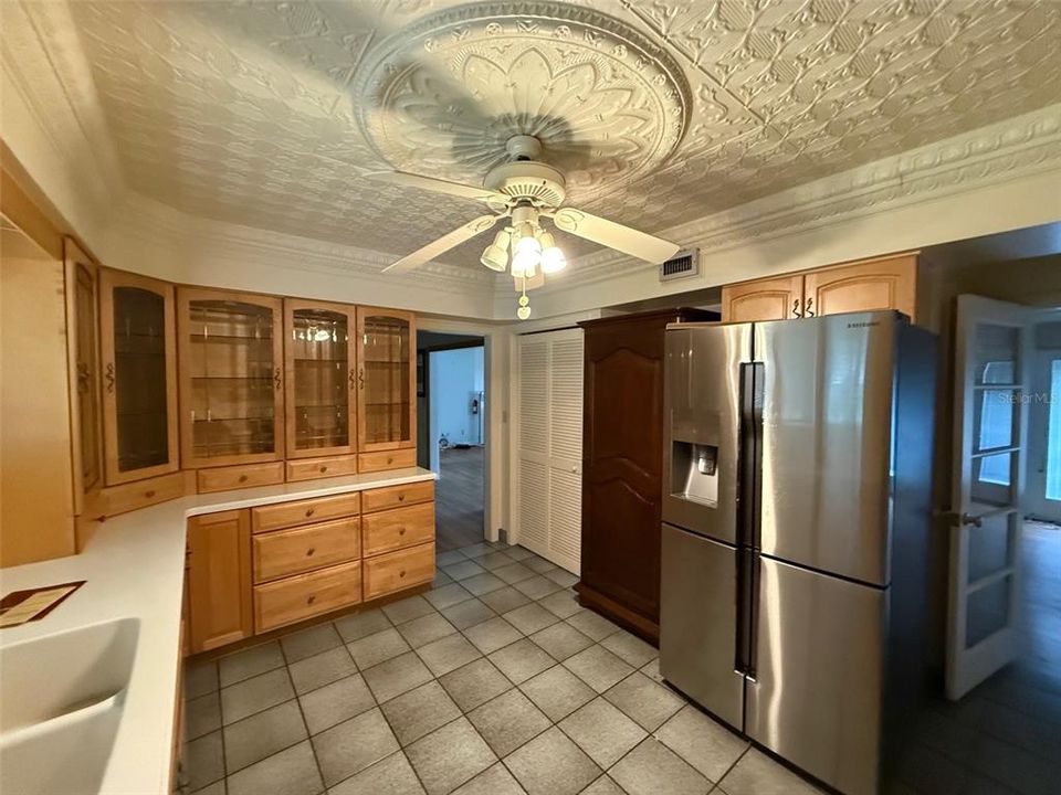 Под контрактом: $400,000 (3 спален, 2 ванн, 3141 Квадратных фут)