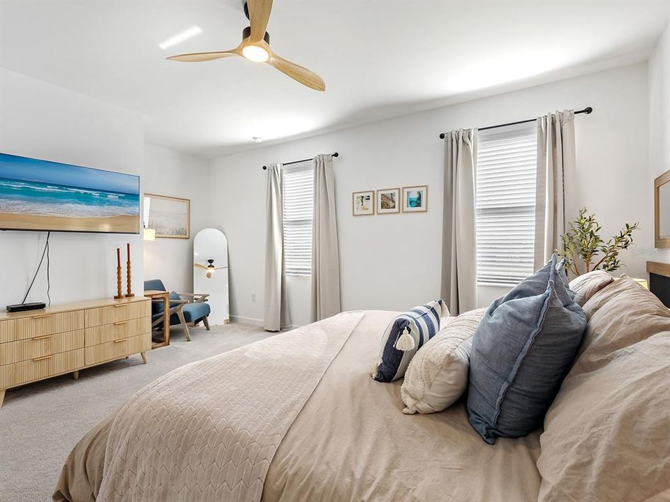 Под контрактом: $339,900 (3 спален, 2 ванн, 1925 Квадратных фут)