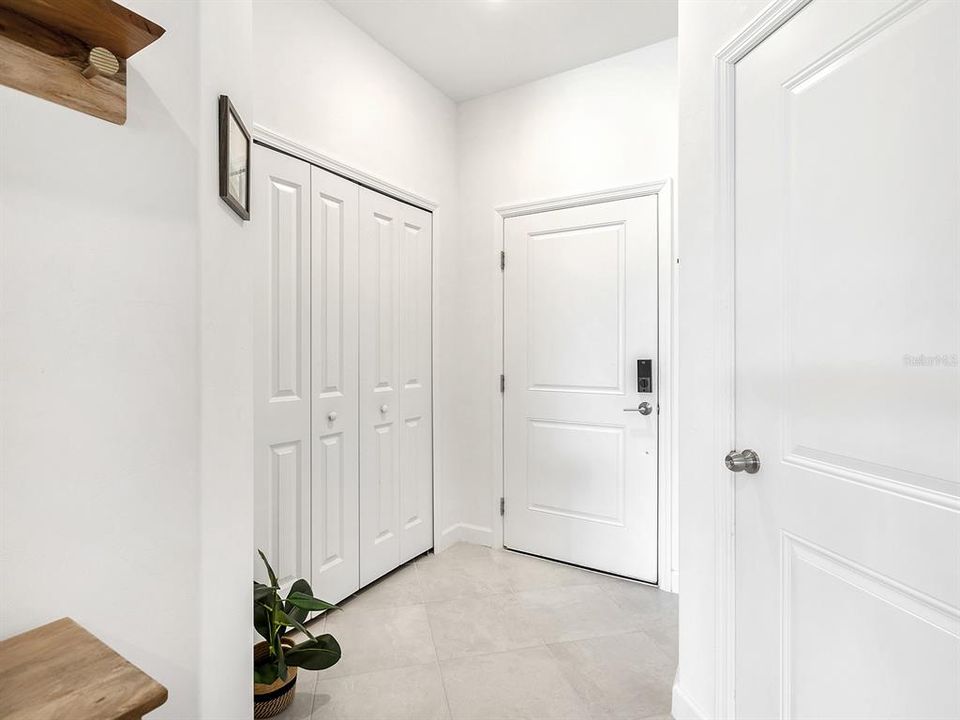 Под контрактом: $339,900 (3 спален, 2 ванн, 1925 Квадратных фут)