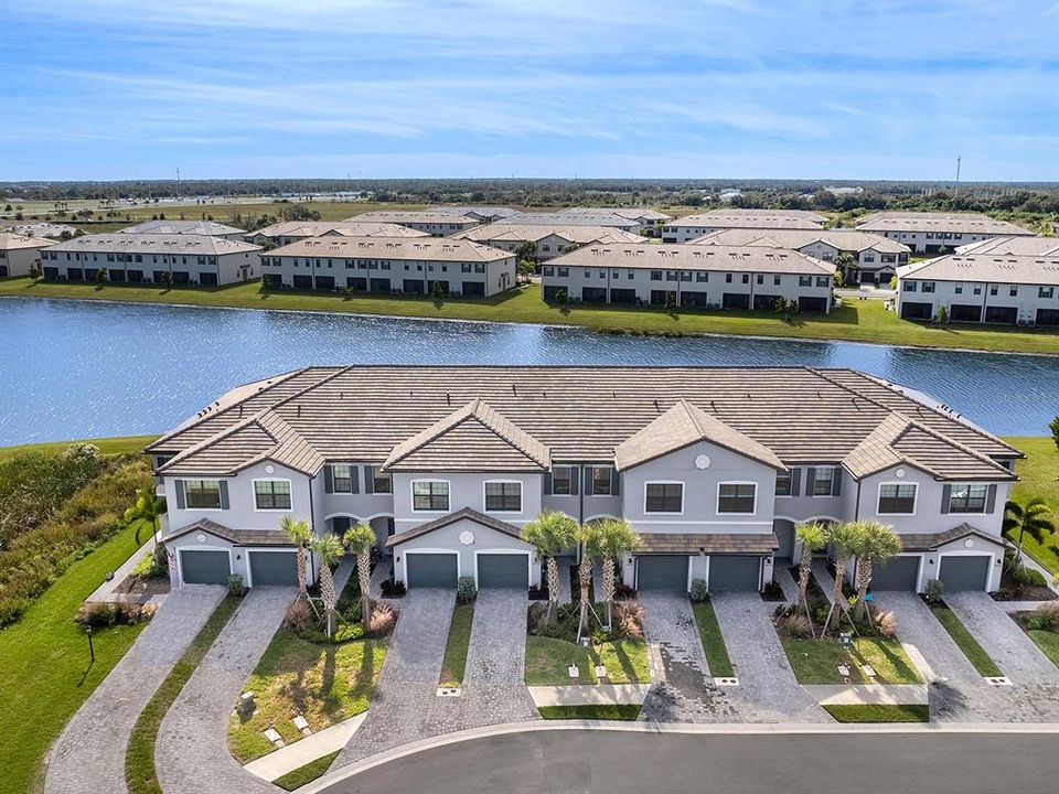 Под контрактом: $339,900 (3 спален, 2 ванн, 1925 Квадратных фут)