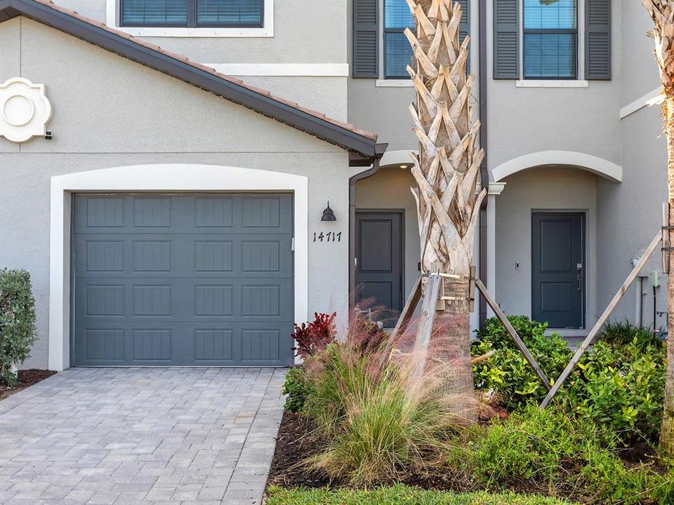 Под контрактом: $339,900 (3 спален, 2 ванн, 1925 Квадратных фут)