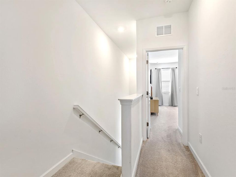 Под контрактом: $339,900 (3 спален, 2 ванн, 1925 Квадратных фут)