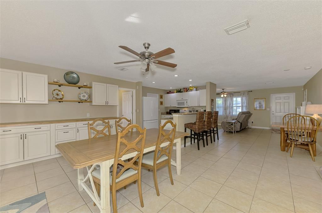 合同活跃: $339,000 (3 贝兹, 2 浴室, 1604 平方英尺)