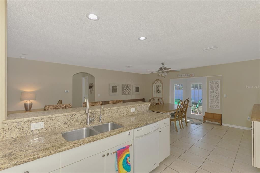 合同活跃: $339,000 (3 贝兹, 2 浴室, 1604 平方英尺)