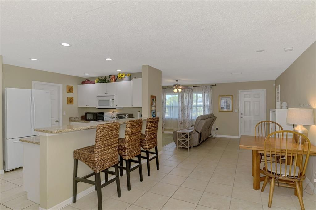 合同活跃: $339,000 (3 贝兹, 2 浴室, 1604 平方英尺)