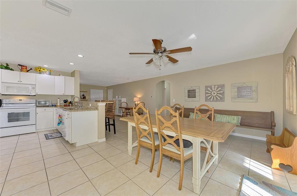 合同活跃: $339,000 (3 贝兹, 2 浴室, 1604 平方英尺)