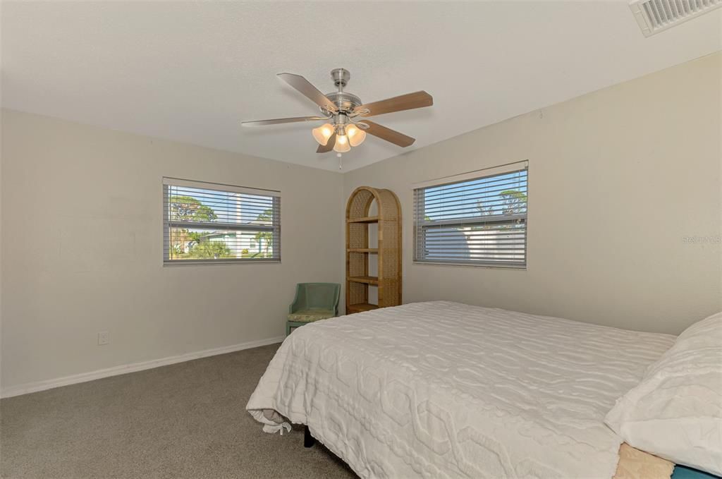 合同活跃: $339,000 (3 贝兹, 2 浴室, 1604 平方英尺)