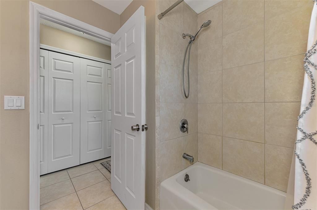 合同活跃: $339,000 (3 贝兹, 2 浴室, 1604 平方英尺)