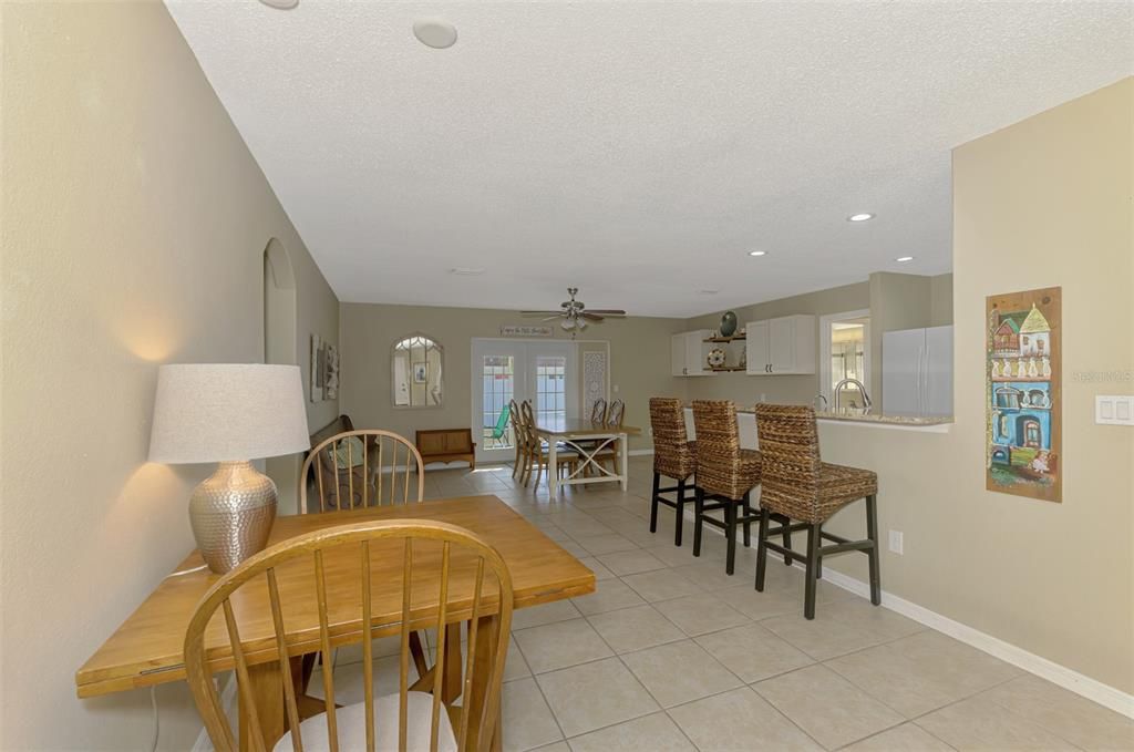 合同活跃: $339,000 (3 贝兹, 2 浴室, 1604 平方英尺)