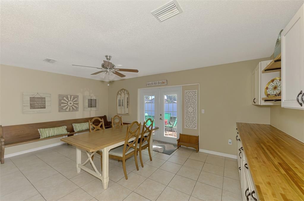 合同活跃: $339,000 (3 贝兹, 2 浴室, 1604 平方英尺)