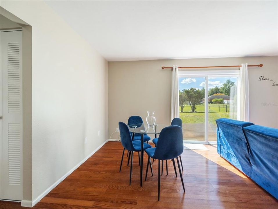 For Sale: $219,900 (2 beds, 2 baths, 901 Square Feet)