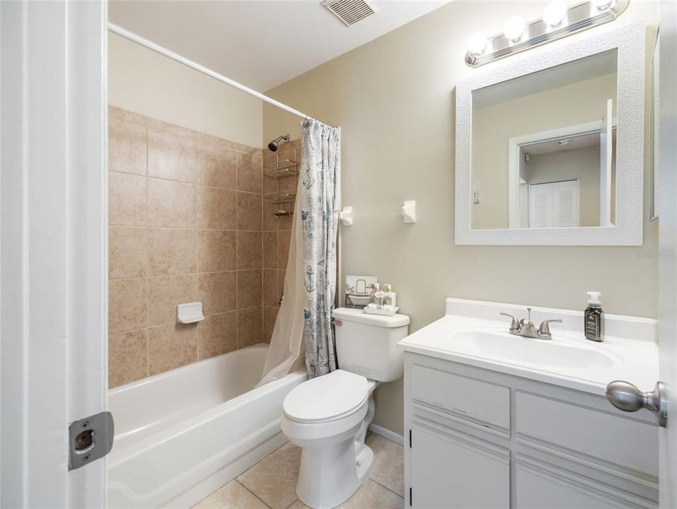 For Sale: $219,900 (2 beds, 2 baths, 901 Square Feet)