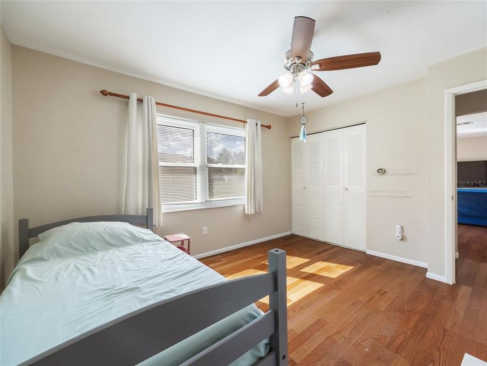 For Sale: $219,900 (2 beds, 2 baths, 901 Square Feet)