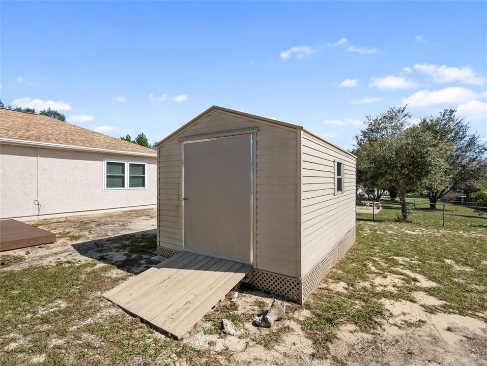 For Sale: $219,900 (2 beds, 2 baths, 901 Square Feet)