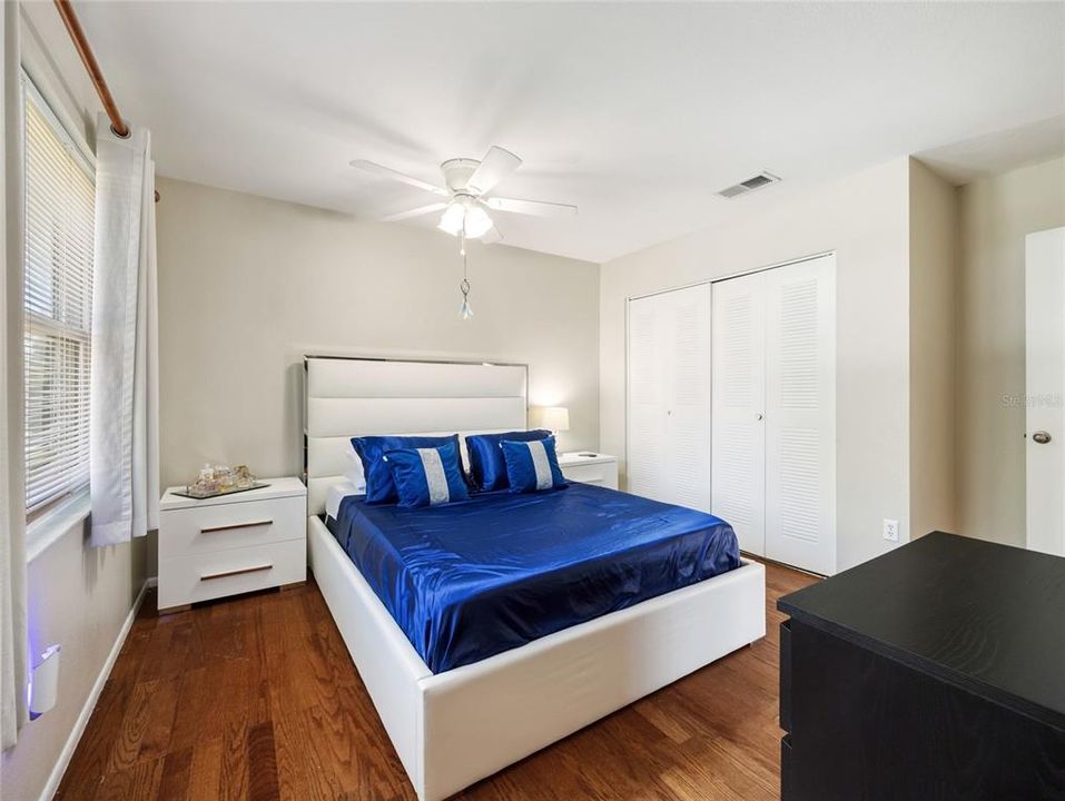 For Sale: $219,900 (2 beds, 2 baths, 901 Square Feet)