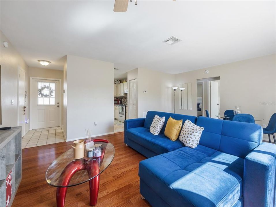 For Sale: $219,900 (2 beds, 2 baths, 901 Square Feet)