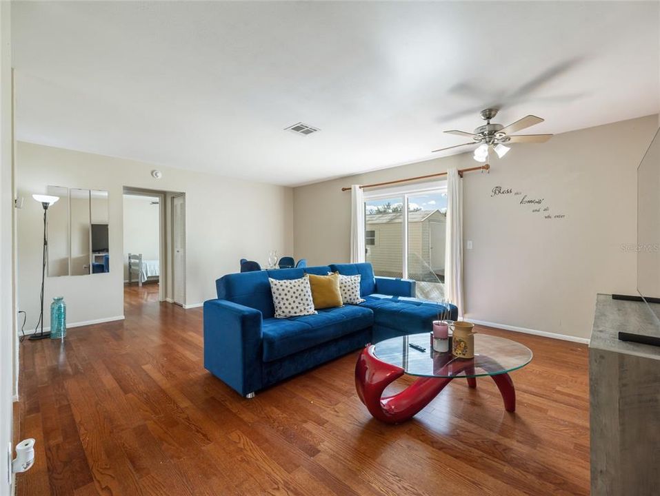 For Sale: $219,900 (2 beds, 2 baths, 901 Square Feet)