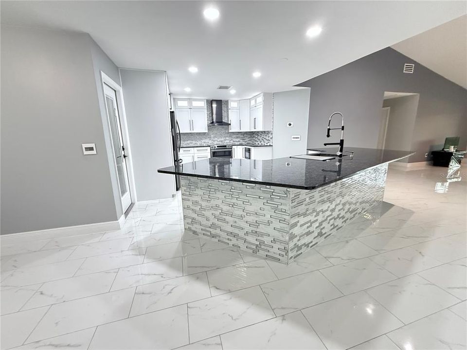 For Rent: $2,650 (3 beds, 2 baths, 1638 Square Feet)