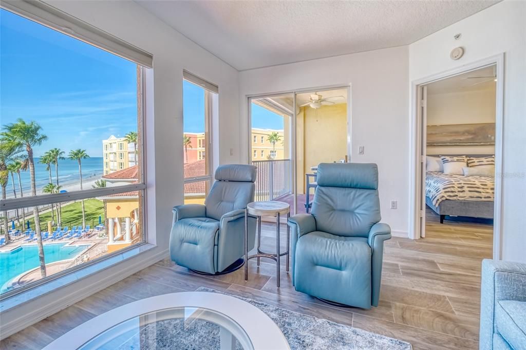 На продажу: $1,245,000 (2 спален, 2 ванн, 1307 Квадратных фут)