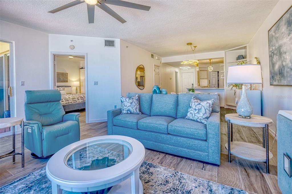 На продажу: $1,245,000 (2 спален, 2 ванн, 1307 Квадратных фут)